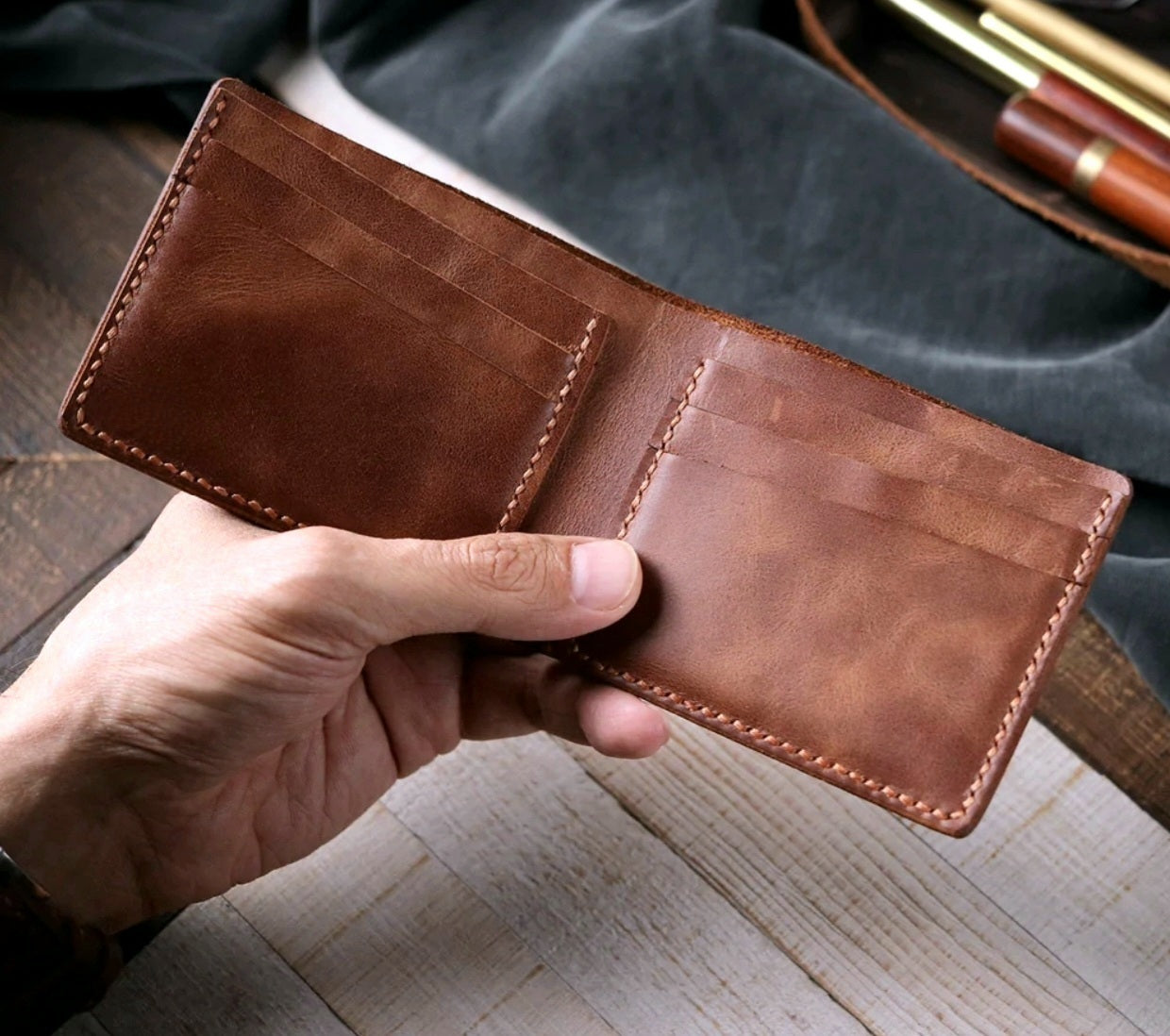 Thebes Classic Bifold Leather Wallet