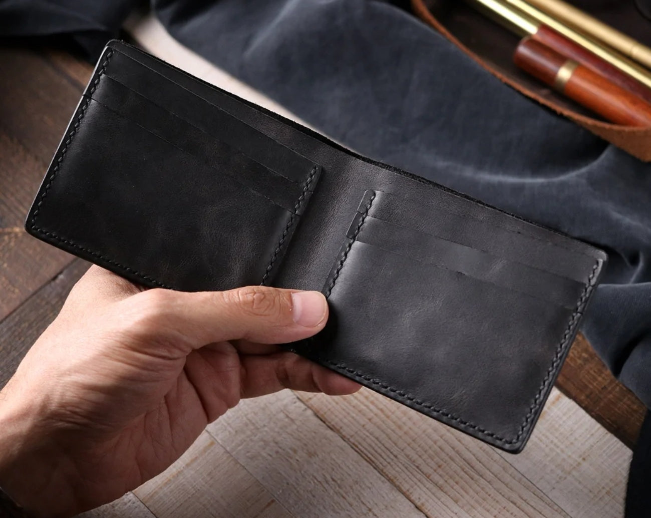 Thebes Classic Bifold Leather Wallet