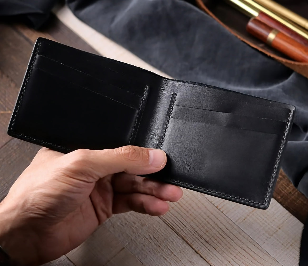 Thebes Classic Bifold Leather Wallet